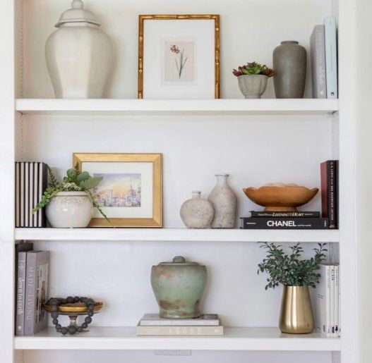 10 REGRAS DE OURO PARA DECORAR AS ESTANTES