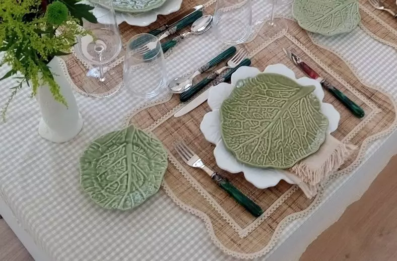 Mesa Posta Luxo com Cerâmicas e Coleção EME Para La Casa
