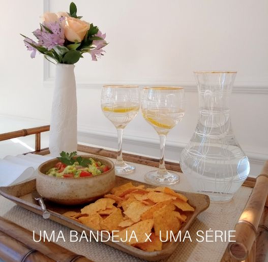 UMA BANDEJA X UMA SÉRIE