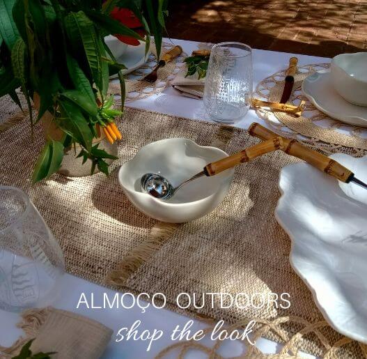 Louça branca e utensílios com detalhes em bambu para mesa posta de almoço, Para La Casa